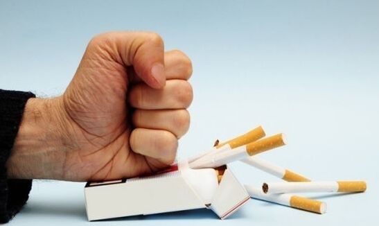 smettere di fumare per evitare dolori alle articolazioni delle dita