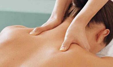 Massaggio della colonna cervicale con osteocondosi