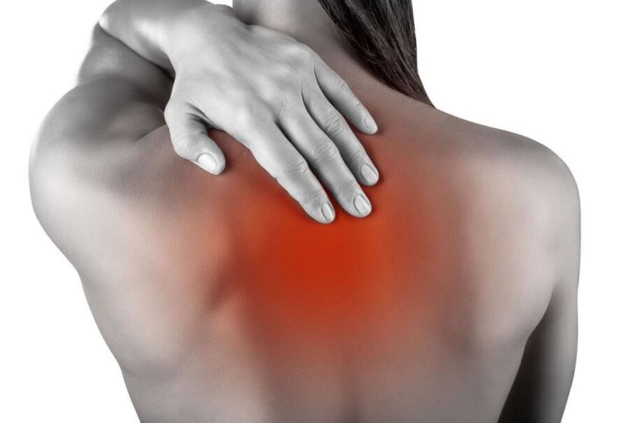 Dolore tra le scapole con osteocondrosi toracica